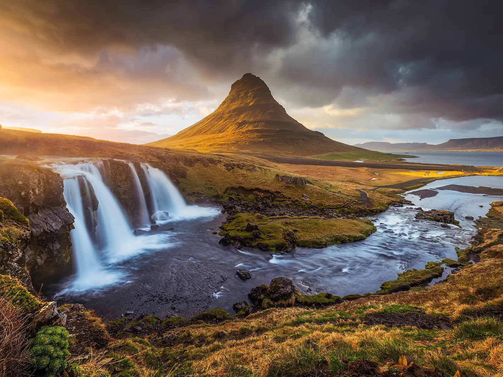 Kirkjufell waterfall tour with Private Iceland Kirkjufell waterfall tour with Private Iceland