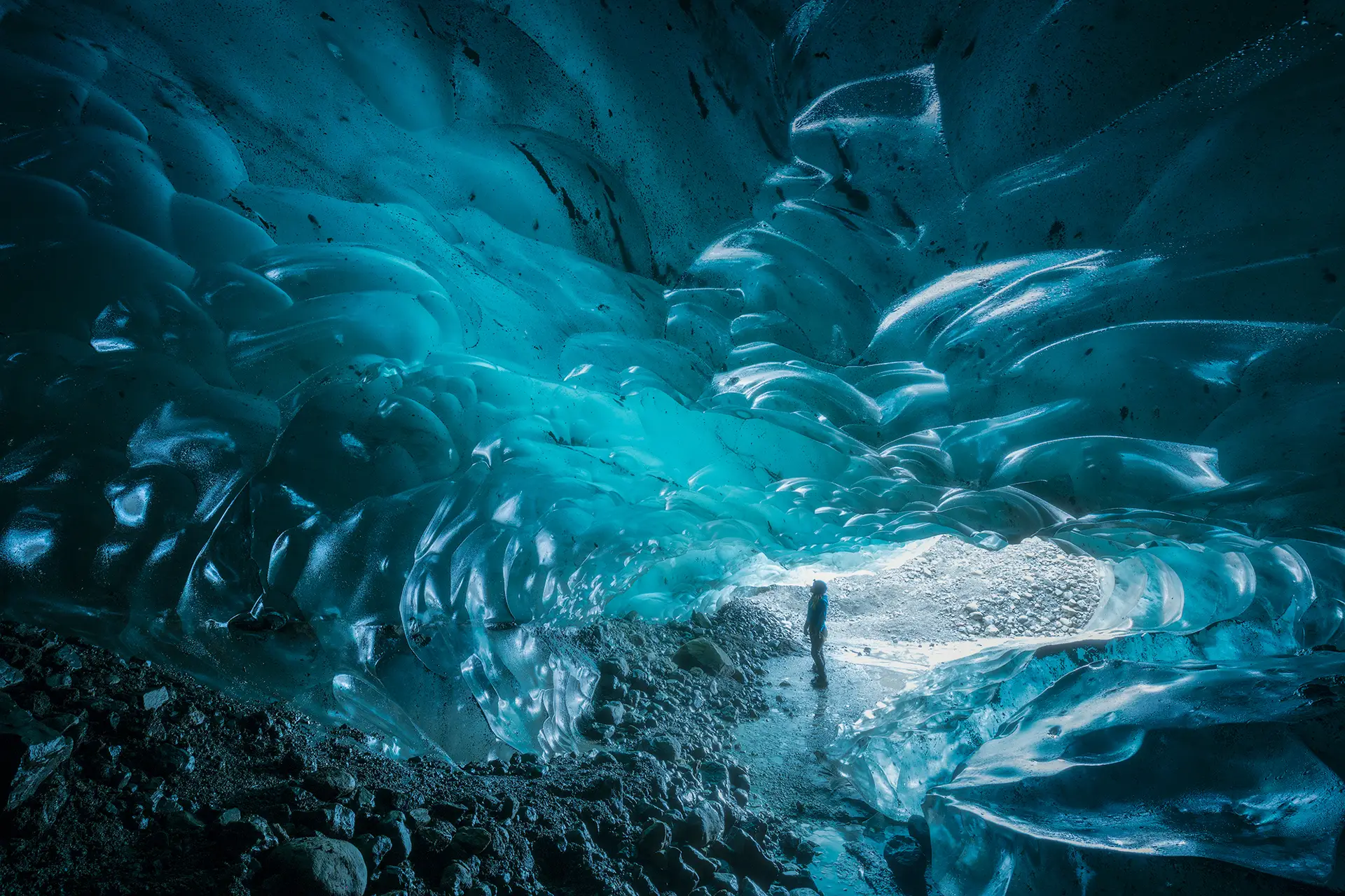 Private Iceland guided tour to a ice cave